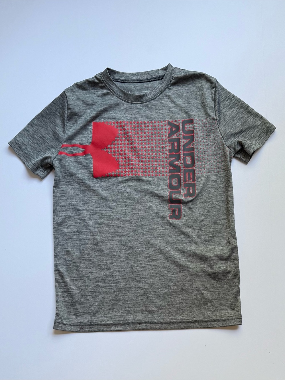 Under Armour Youth Medium Loose Fit Heat Gear Gray Short-Sleeve Tee w/Red Logo